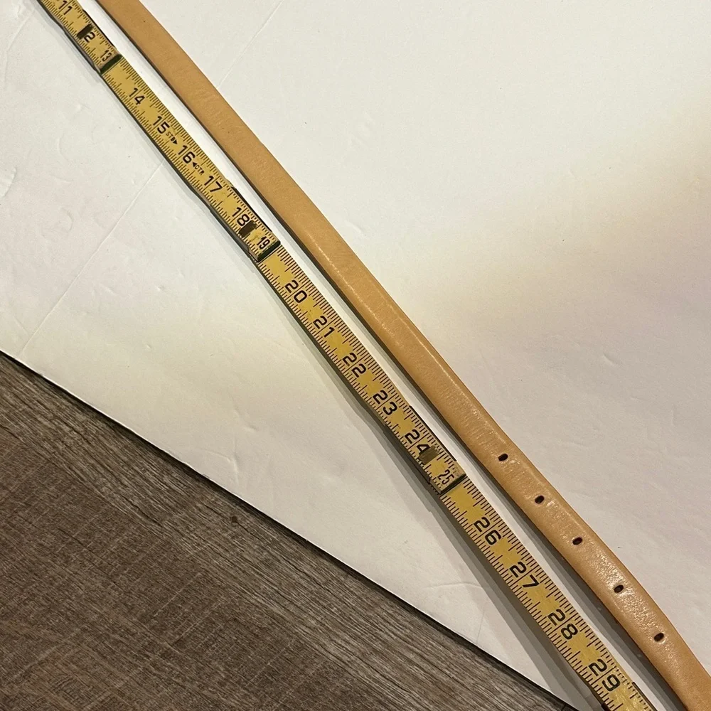Liz Claiborne Tan Leather Skinny Belt with Silvertone buckle 25-29”